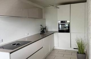 Wohnung kaufen in 72793 Pfullingen, Pfullingen - 3 Zimmerwohnung mit Blick auf Achalm