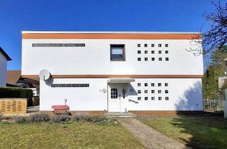 Haus kaufen in 64291 Darmstadt, Darmstadt - Zweifamilienhaus mit schönem Garten und Garagen in guter Lage