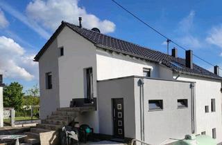 Haus kaufen in 66798 Wallerfangen, Wallerfangen - Zweifamilienhaus, provisionsfrei! Beckingen-Saarfels