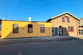 Mehrfamilienhaus kaufen in 25566 Lägerdorf, Lägerdorf - Mehrfamilienhaus mit 3 Einheiten | saniert | 675 m² | Garagen