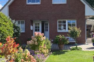 Haus kaufen in 22846 Norderstedt, Exklusiv kernsaniertes EFH mit 758 m² Grundstück, PV-Anlage 21,75 kWp und Wärmepumpe in Norderstedt