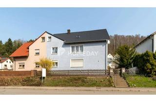 Mehrfamilienhaus kaufen in 92421 Schwandorf, Attraktives Mehrfamilienhaus mit drei großzügigen Einheiten, Garagen und stabilem Mietverhältnis