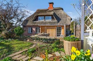 Haus kaufen in 24360 Barkelsby, Exklusive und vollsanierte Reetdach-Suite mit Garten-Idylle