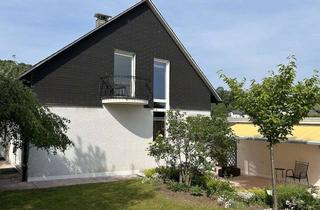 Einfamilienhaus kaufen in 57299 Burbach, Einfamilienhaus mit zwei Garagen und schönem Grundstück in Burbach