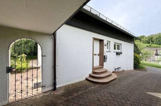 Einfamilienhaus kaufen in 57299 Burbach, Einfamilienhaus mit zwei Garagen und schönem Grundstück in Burbach