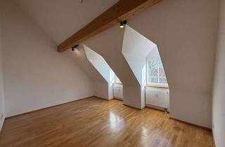 Wohnung kaufen in Jahnstr. 5a, 85567 Grafing, Charmante Dachgeschosswohnung in ruhiger Bestlage – mit TG-Stellplatz und wunderschönem Ausblick