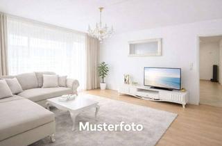 Wohnung kaufen in 57074 Siegen, 4,5-Zimmer Wohnung mit Balkon und Stellplatz in Siegen-Weidenau