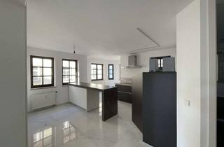 Wohnung kaufen in Hintere Straße 20, 71229 Leonberg, Stilvolle, renovierte, großzügige 2,5 Zimmer-Wohnung in Leonberg Zentrum (Am Marktplatz)