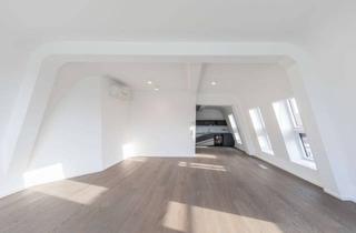 Wohnung kaufen in 12159 Friedenau, Luxus-Dachgeschoss-Wohnung mit Aufdach-Terrasse!