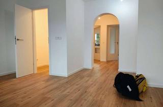 Wohnung mieten in Hohenzollernstr. 26, 33617 Innenstadt, Helle 2,5-Zi-Wohnung mit Balkonen, zentrale ruhige naturnahe Lage