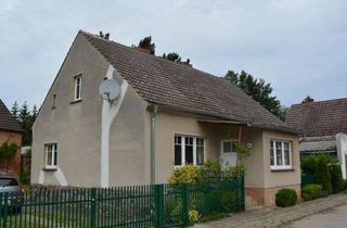 Einfamilienhaus kaufen in Seestrasse 10 B, 16775 Großwoltersdorf, Einfamilienhaus (Fassade wird gerade saniert) und Scheune