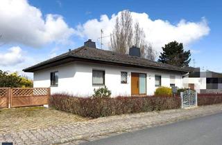 Einfamilienhaus kaufen in 65597 Hünfelden, Hünfelden - Platz für Familie & Freizeit: Freist. Walmdachbungalow, Sauna, herrl. Grundstück, Garage