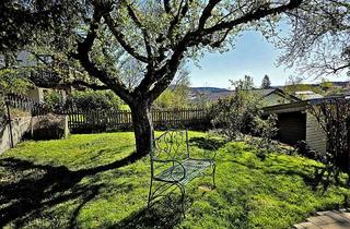 Wohnung kaufen in 83358 Seebruck, RUHIGE GARTENWOHNUNG MIT SEEBLICK UND SANIERUNGSPOTENZIAL