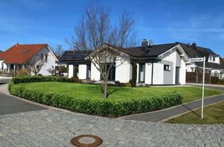 Haus kaufen in C-W-Rauh Strasse, 95502 Himmelkron, Exklusiver Bungalow - Niedrigenergiehaus - Erdwärme + PV-Anlage - Neubaugebiet