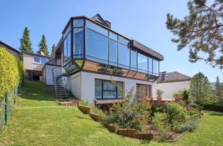 Villa kaufen in Lindenkopfstraße, 65817 Eppstein, Architektenvilla mit Einliegerwohnung in schöner Hanglage