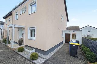 Doppelhaushälfte kaufen in 55481 Kirchberg, Gepflegte Doppelhaushälfte mit Kamin, Garage und überdachter Terrasse – viel Platz für die Familie