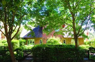 Haus kaufen in Kertelheinallee, 25938 Nieblum, Exklusive Reetdachhaus - Hälfte in Nieblum auf Föhr – ohne Makler, Bestlage, hochwertig ausgestattet