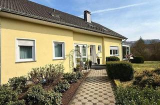Haus kaufen in 54689 Irrhausen, Irrhausen - Exklusives Wohnerlebnis in ruhiger Ortsrandlage - Großzügiges Ein- bis Zweifamilienhaus mit parkähnlichem Grundstück in Irrhausen