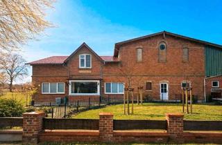 Bauernhaus kaufen in 24802 Emkendorf, Emkendorf - Resthof mit ca. 3 Hektar Land, Stallungen, 260qm2 Bauernhaus.