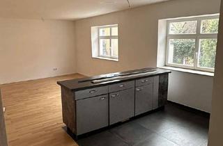 Wohnung kaufen in 91154 Roth, Helle Denkmalgeschütze 2,5 Zimmer-Wohnung im Herzen von Roth