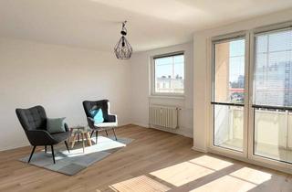 Wohnung kaufen in Pfefferweg, 13589 Spandau, Bezugsfreie + käuferprov.freie 2-Zi.-Whg. mit Balkon + Aufzug in SPANDAU + 2025 teilsaniert + Garage