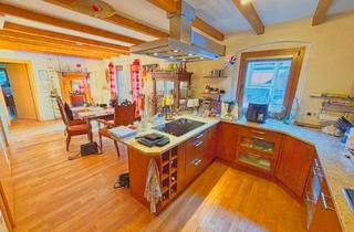 Wohnung kaufen in 93059 Steinweg, Besondere Wohnimmobilie über 2 Etagen mit Garten & Dachterrasse und 2 flexiblen EG-Zusatzeinheiten