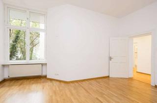 Wohnung kaufen in Kantstraße 97, 10627 Charlottenburg, Elegante Altbauwohnung mit Balkon zum ruhigen Hinterhof !
