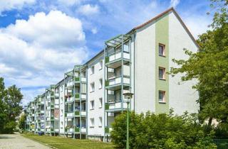 Wohnung mieten in Bautzener Allee, 02977 Hoyerswerda, Zentral genießen: 4-Raumwohnung mit sonnigem Balkon und Tageslichtbad