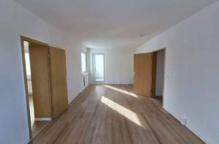 Wohnung mieten in Neue Vogelsdorfer Straße 33, 15562 Rüdersdorf, Ab 15.05. frei - familienfreundliche 4-Zimmer-Wohnung mit Balkon in grüner Idylle!