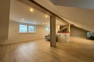 Haus kaufen in 34317 Habichtswald, Großzügiges Zweifamilienhaus mit weitläufigem Garten in attraktiver Wohnlage von Habichtswald.