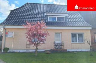 Haus kaufen in 25704 Meldorf, Solides Doppelhaus mit großzügigen Garten