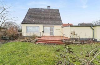 Einfamilienhaus kaufen in 24536 Einfeld, Modernisierungsbedürftiges Einfamilienhaus mit 4 Zimmern und 2 Garagen mitten in Neumünster-Einfeld