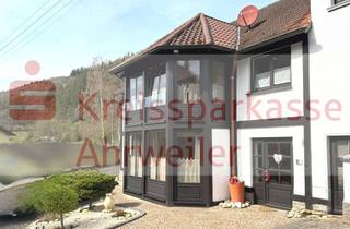 Haus kaufen in 53518 Leimbach, Effizient & nachhaltig: Wohnhaus mit Galerie, neuer Wärmepumpe und Gartenidylle