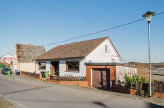 Anlageobjekt in 53560 Vettelschoß, Ausbaufähiges 2 bis 3-Parteienhaus in guter Wohnlage