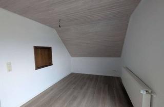 Wohnung mieten in Oberer Kochbuck 13, 74589 Satteldorf, Helle 3-Zimmer Dachgeschosswohnung mit Balkon in Gröningen (Ortsrandlage)