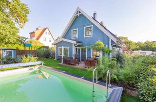Haus kaufen in 15370 Fredersdorf-Vogelsdorf, Energieeffizientes Schwedenhaus Fredersdorf - Wärmepumpe, Lüftungsanlage, Einbauküche, Pool, Carport