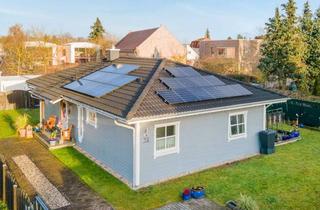 Haus kaufen in 15370 Fredersdorf-Vogelsdorf, Bahnhofsnah! Moderner Bungalow in Fredersdorf: Einbauküche, Fußbodenheizung, Sauna, Photovoltaik