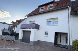 Haus kaufen in Vogelgesangstraße, 67691 Hochspeyer, Freistehende Zweifamilienhaus in Hochspeyer