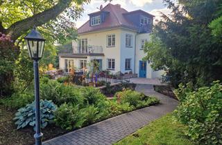 Mehrfamilienhaus kaufen in 61381 Friedrichsdorf, Viel Raum zum Leben und Gestalten. 3 Familienhaus im Grünen