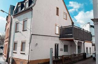 Haus kaufen in 56072 Koblenz, Koblenz - Vielseitiges Wohnhaus mit 7 Zimmern und Einliegerwohnung