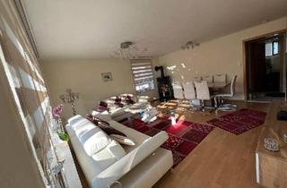 Wohnung kaufen in 78054 Villingen-Schwenningen, Villingen-Schwenningen - Sonnige 4-Zimmer-Wohnung mit 2 Balkonen, Ofen, Garage & Garten