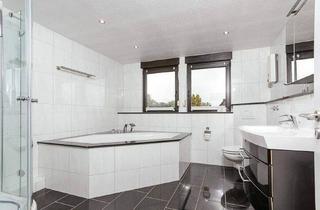 Wohnung kaufen in 50126 Bergheim, Bergheim - Lichtdurchflutete Maisonette mit Dachterrasse