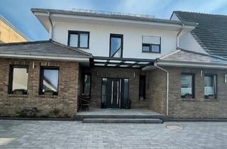 Haus kaufen in 67354 Römerberg, Römerberg - Seltene Gelegenheit: Zwei Häuser auf einem Grundstück.