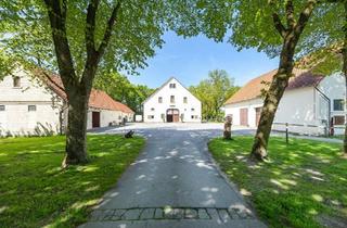 Haus kaufen in 33829 Borgholzhausen, Borgholzhausen - Reitanlage mit Wohnhaus und Reithalle