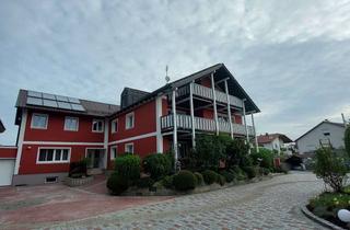 Wohnung mieten in Zettelbachweg, 94554 Moos, Modernisierte Dachgeschosswohnung mit drei Zimmern sowie Balkon und EBK in Moos