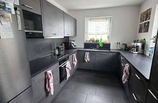 Wohnung mieten in Karwendelstr. 14, 86462 Langweid, Moderne 3-Zimmer-Wohnung mit Balkon, EBK & TG in Langweid