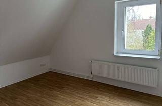 Wohnung mieten in Karower Dorfstraße, 18276 Lüssow, Moderne 2-Zimmer-Dachgeschosswohnung, Wannenbad mit Fenster und Keller