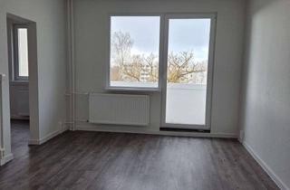 Wohnung mieten in Carl-F-F, 19061 Großer Dreesch, gut geschnittene 3-Raum-Wohnung mit Wannenbad, Balkon und Keller