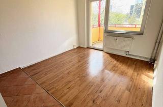 Wohnung mieten in Erich-Schlesinger-Str., 18055 Stadtmitte, ***NUR FÜR SENIOREN*** Einbauküche, Duschbad, Balkon und Fahrstuhl...!!!