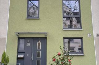 Reihenhaus kaufen in Westerburgstraße 12, 47829 Uerdingen, Familienfreundliches Reihenhaus mit Garten und Garage in Krefeld-Uerdingen